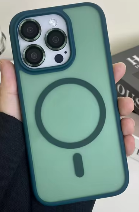 Чехол силиконовый для iPhone MAGNETIC 15 PRO MAX