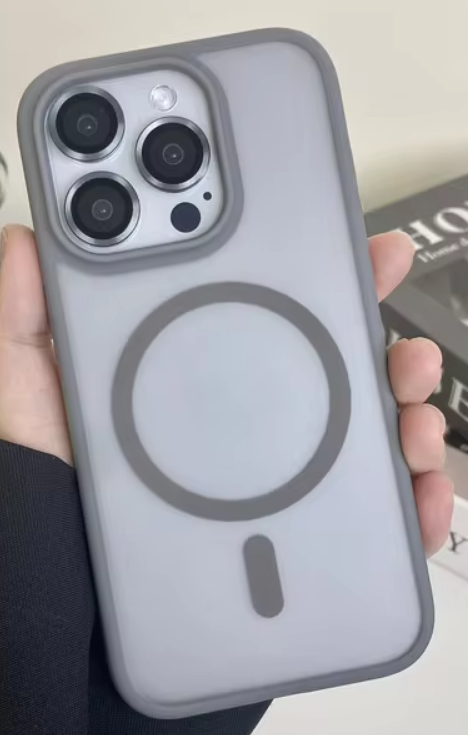 Чехол силиконовый для iPhone MAGNETIC 16 PRO MAX